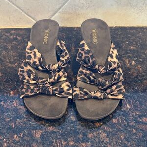 Vionic Park Rizzo wedge sandals in a tan leopard print.